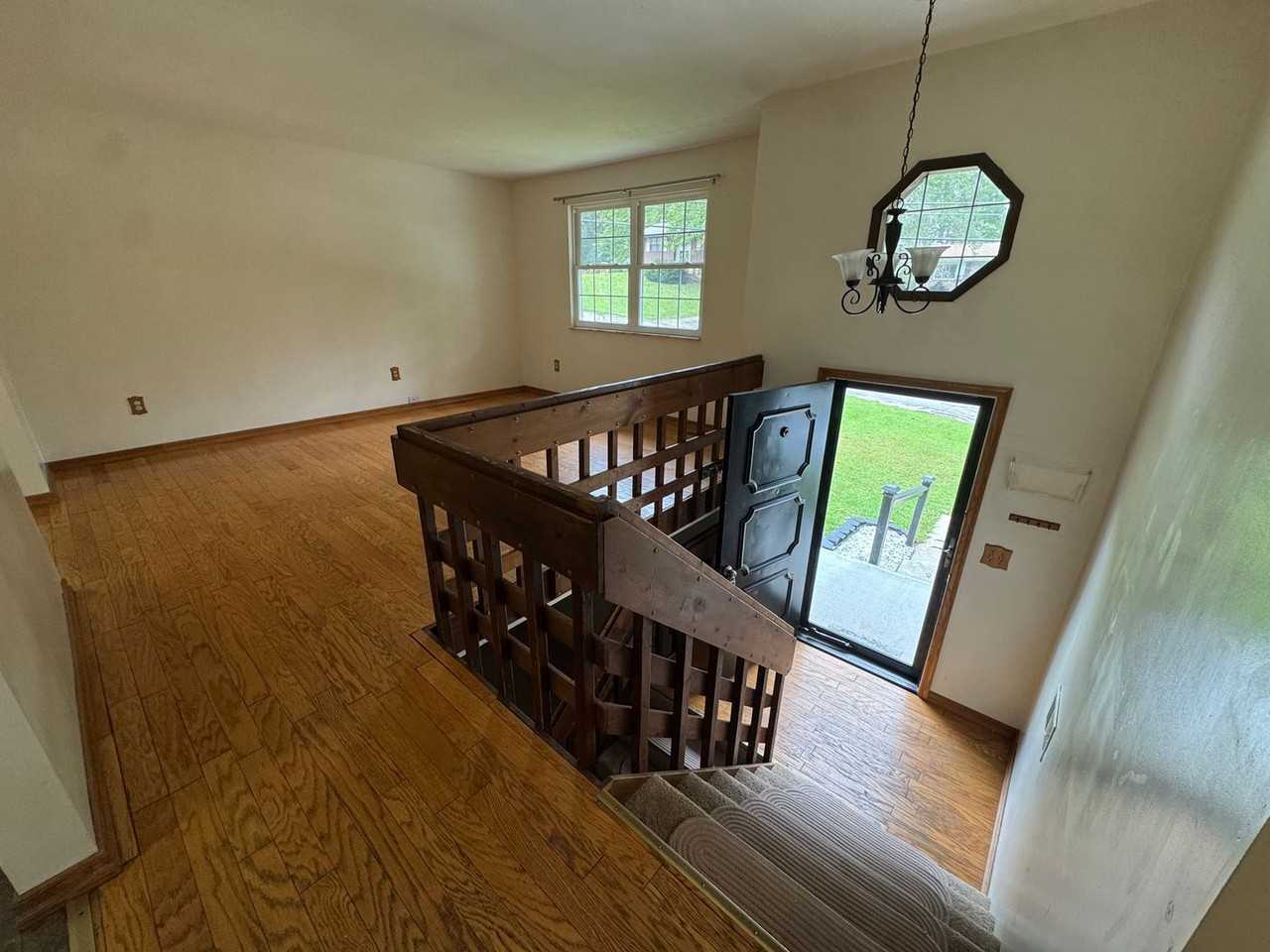 2186 Meadowview Dr - Photo 5 of 29