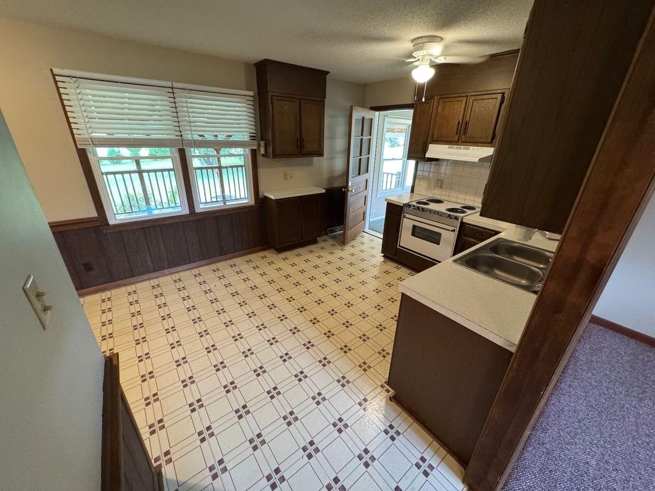 704 Bailey Rd - Photo 4 of 23