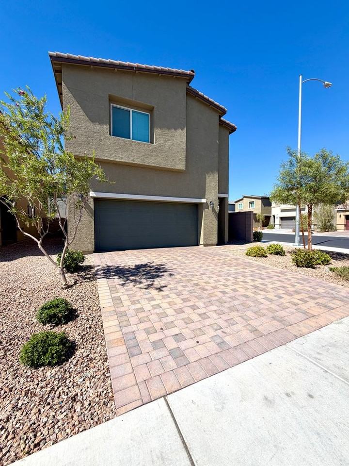 10051 Indigo Cliffs St - Photo 2 of 36