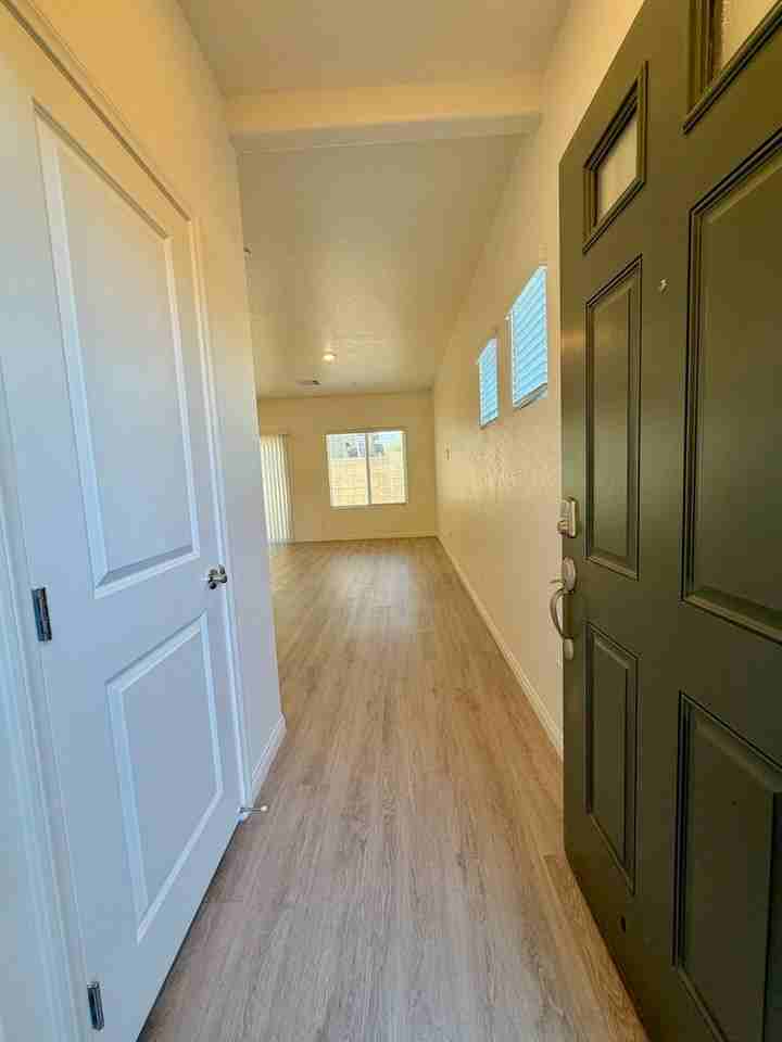 10051 Indigo Cliffs St - Photo 3 of 36