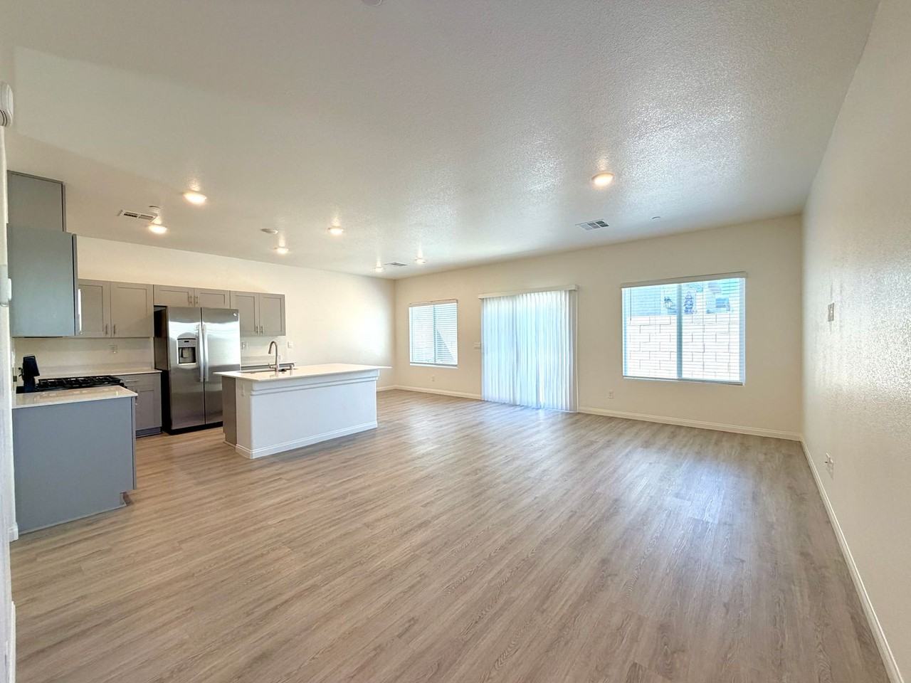 10051 Indigo Cliffs St - Photo 4 of 36