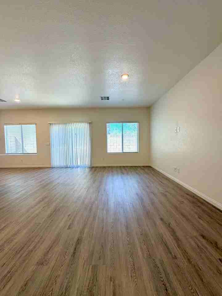 10051 Indigo Cliffs St - Photo 6 of 36