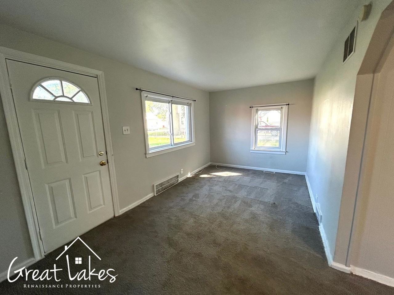 23135 Shakespeare Ave - Photo 7 of 12