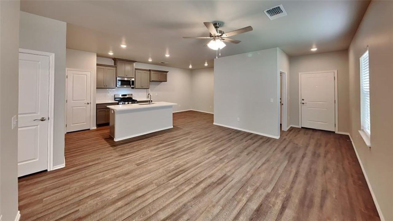 12601 Florence Ln - Photo 5 of 22