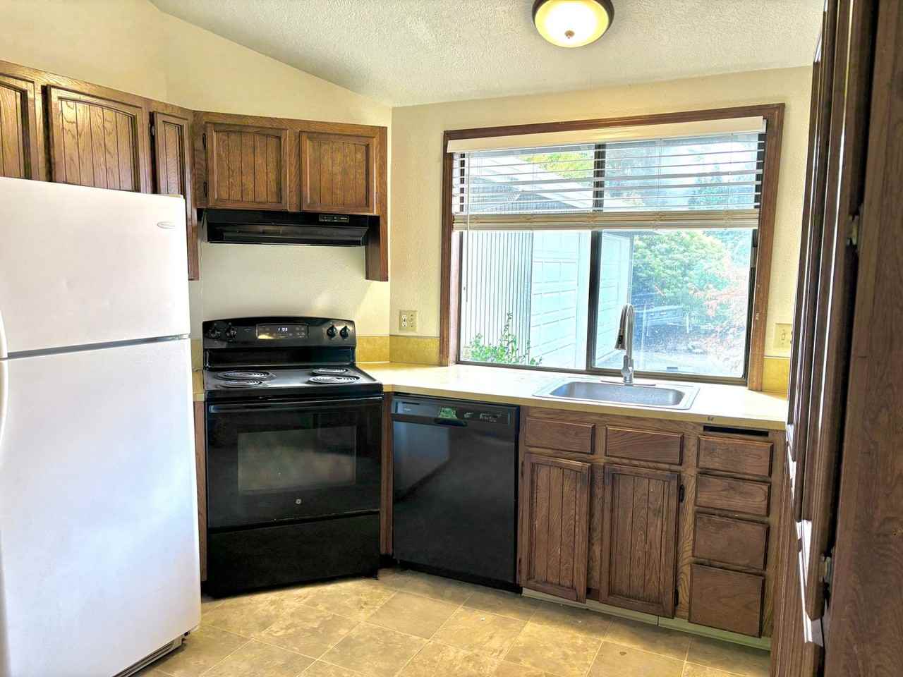 14273 14273 & 14275 SW Daphne St. - Photo 7 of 23