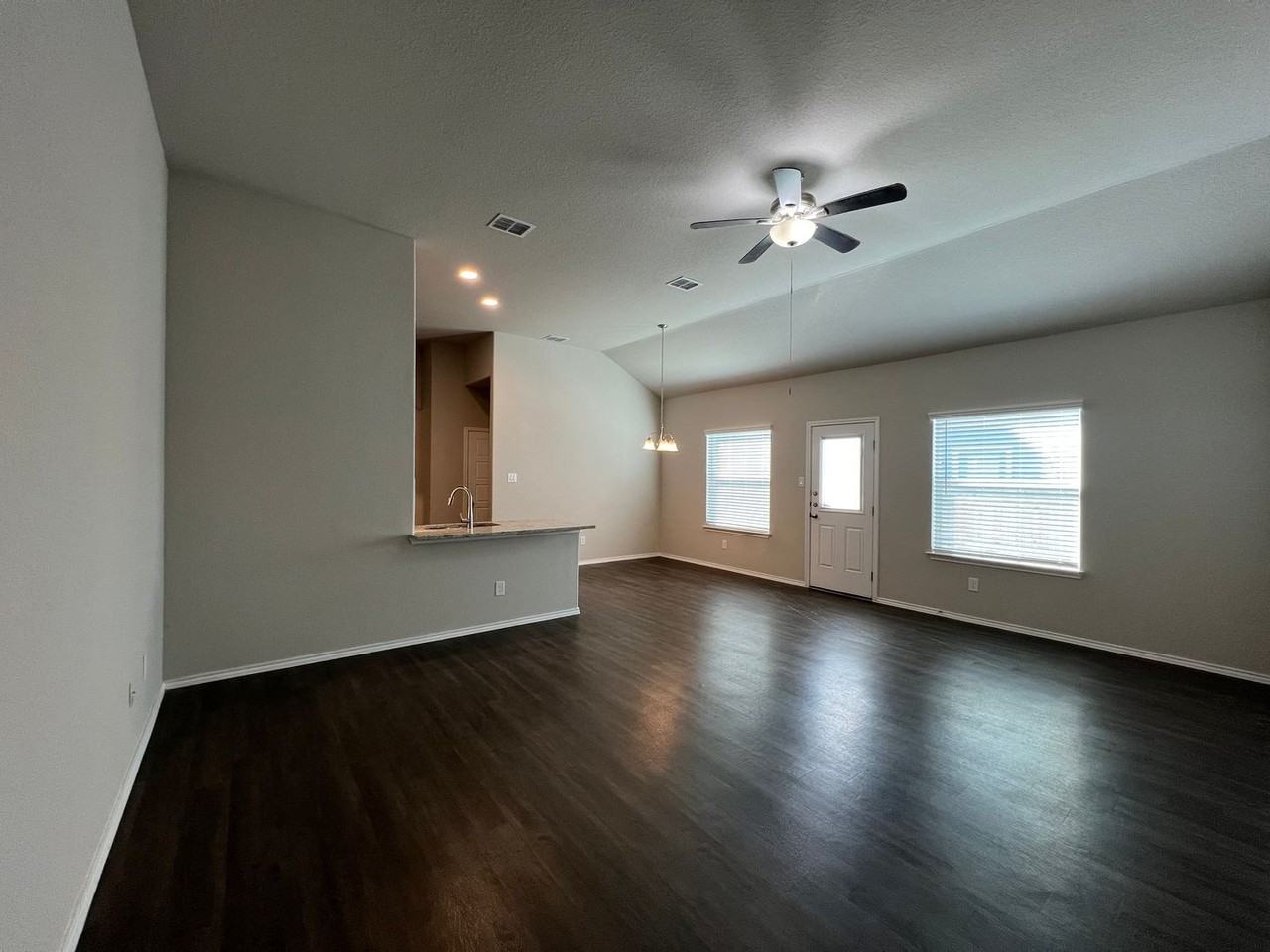 3403 Lindsay Ln - Photo 4 of 24