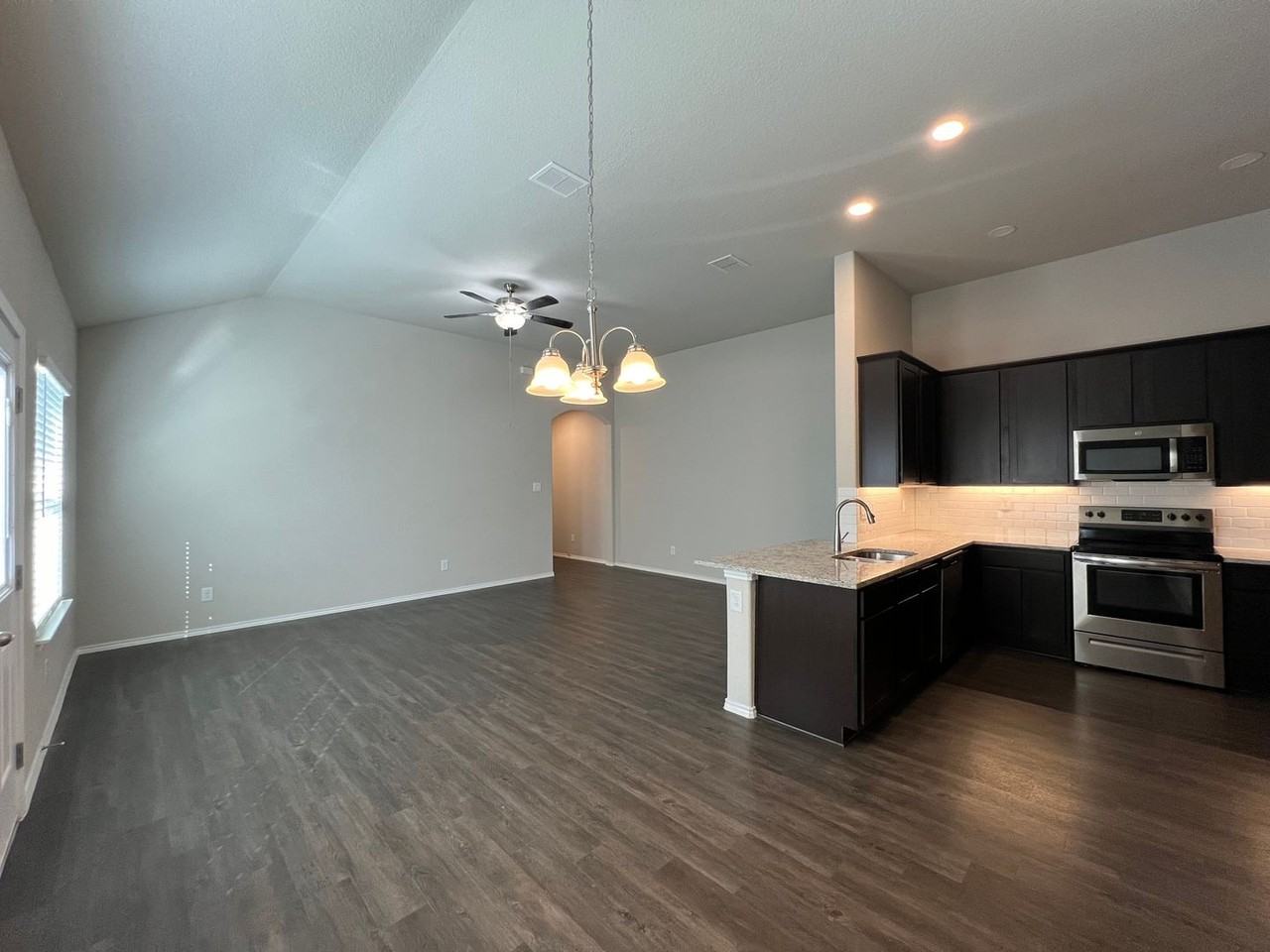 3403 Lindsay Ln - Photo 6 of 24