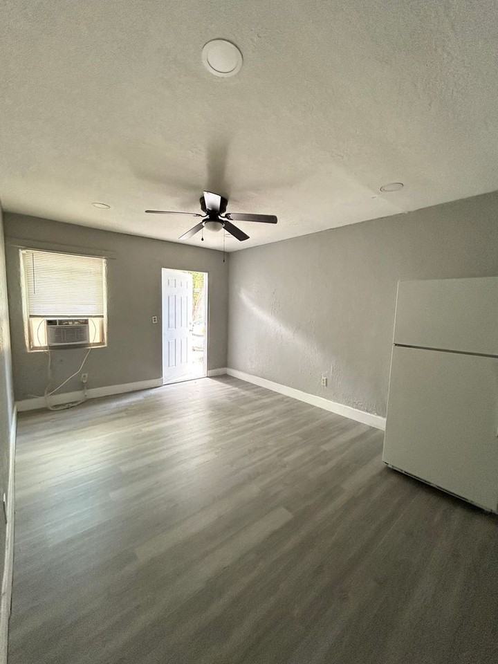424 N Charles St #07 - Photo 2 of 13