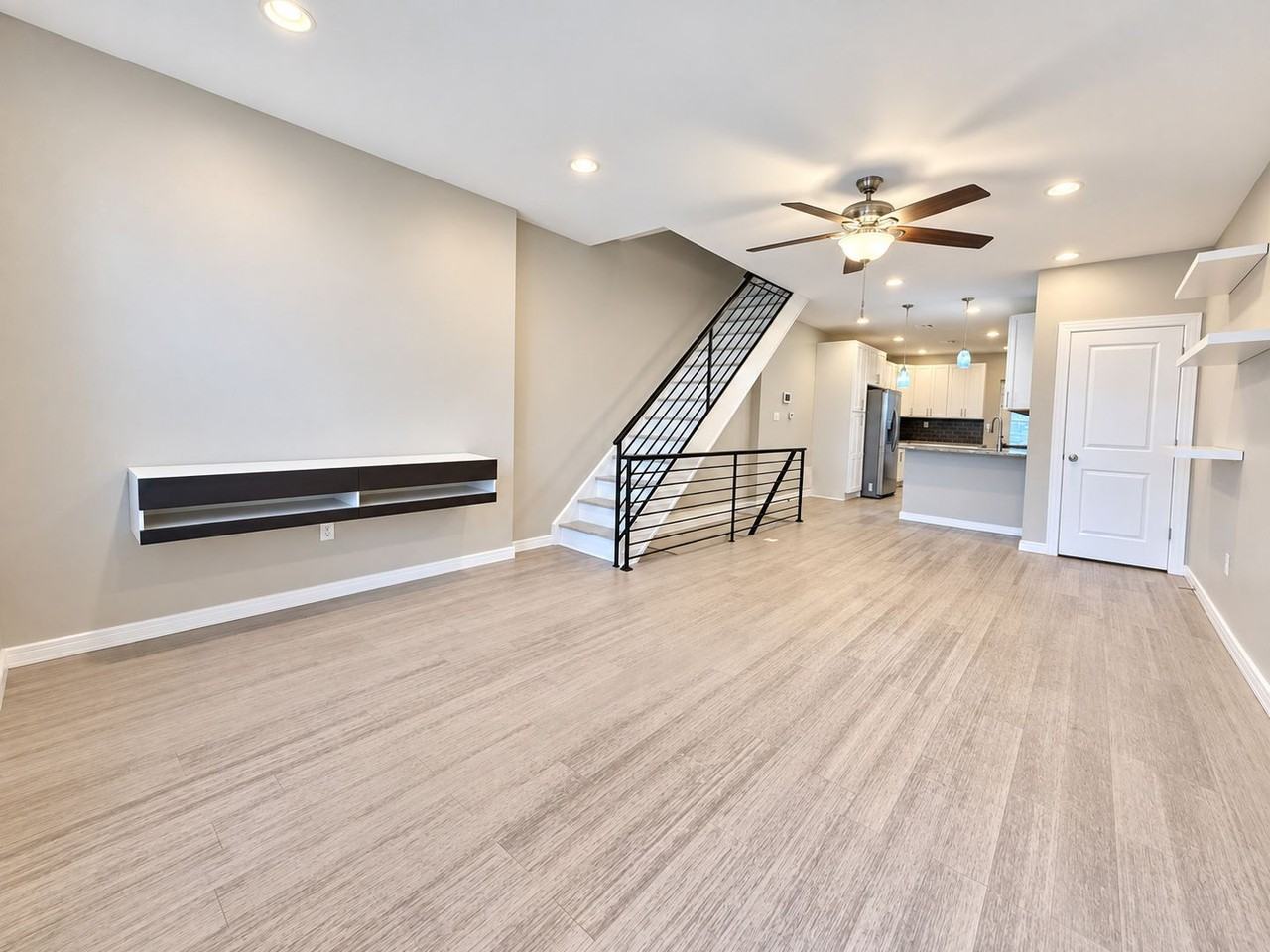 1637 S 23rd St - Photo 3 of 32