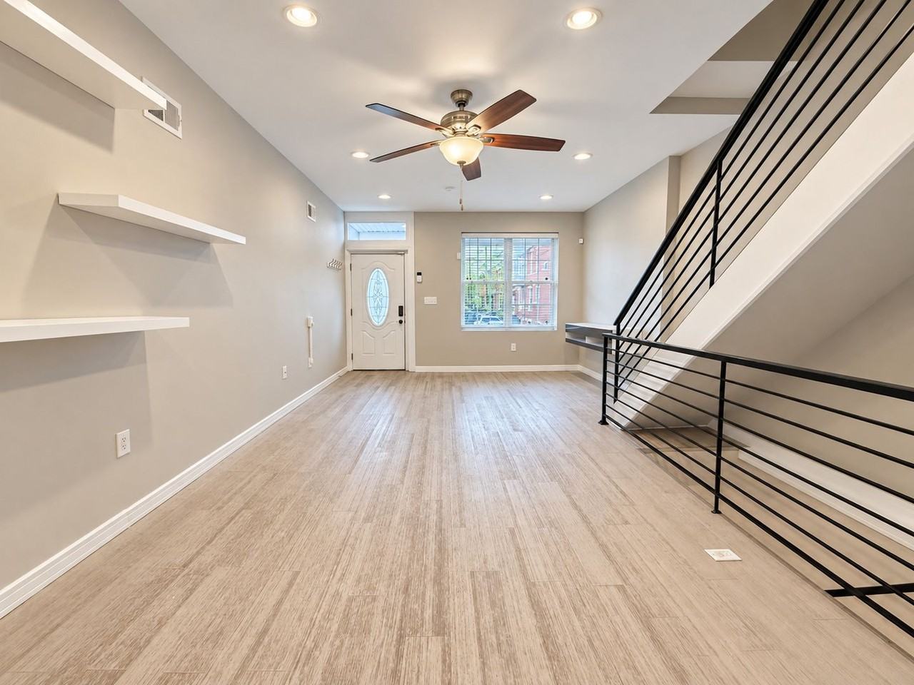 1637 S 23rd St - Photo 4 of 32