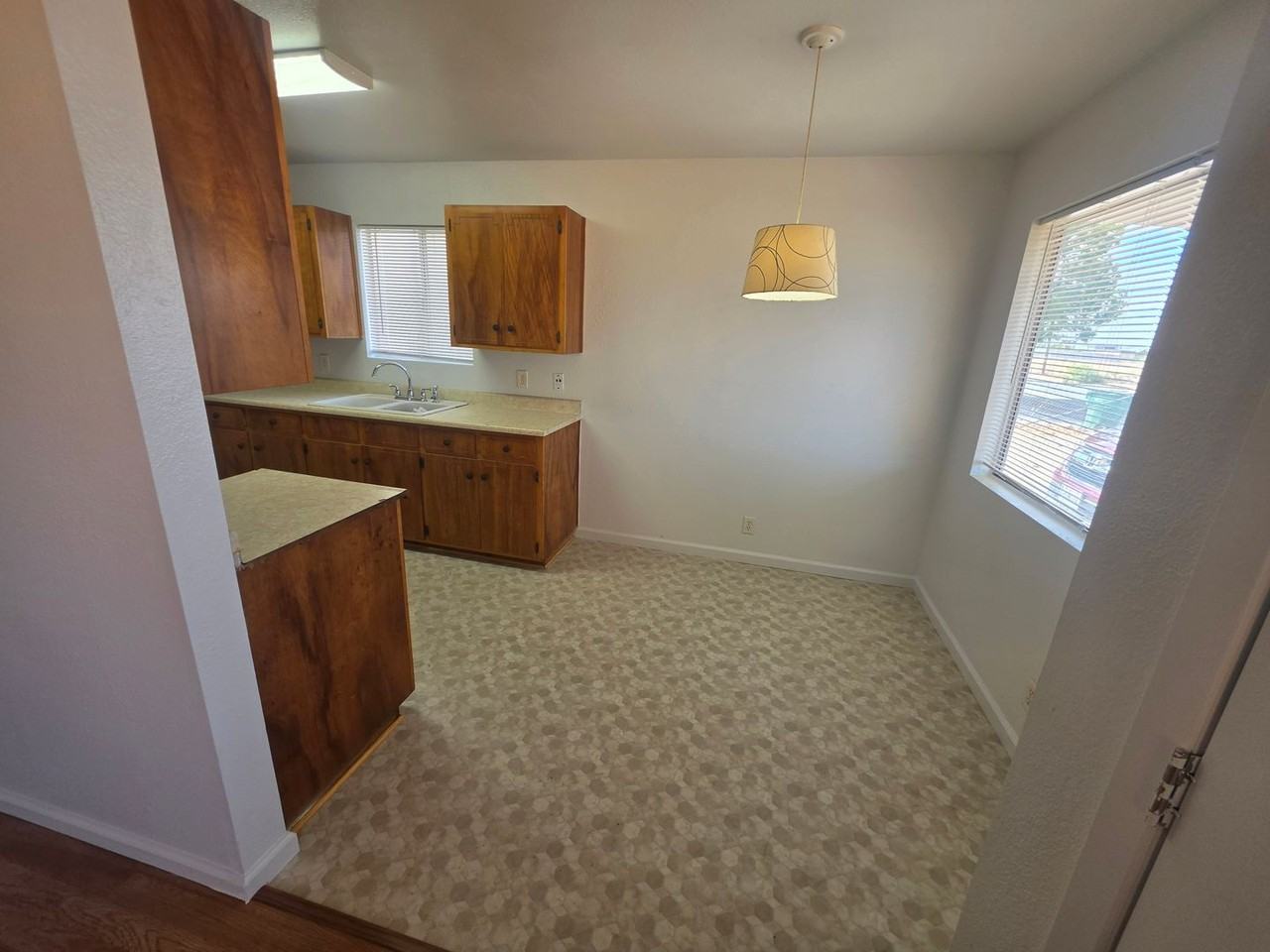 299 N Marguerite Ave - Photo 4 of 19