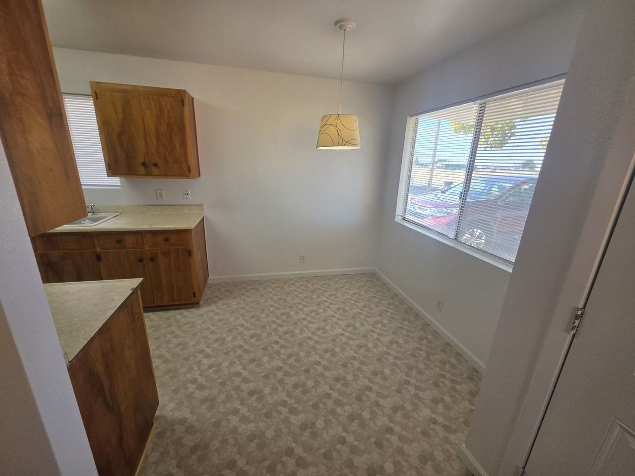 299 N Marguerite Ave - Photo 5 of 19