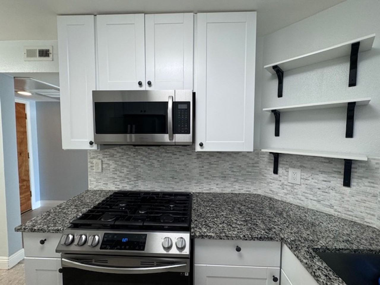 535 W 4th St - Photo 2 of 14