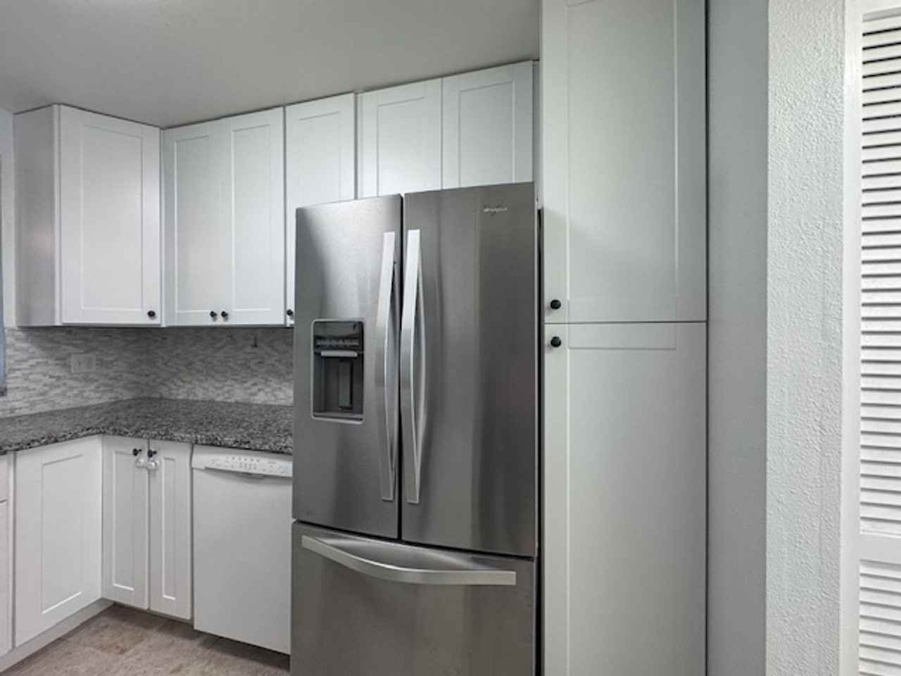 535 W 4th St - Photo 3 of 14