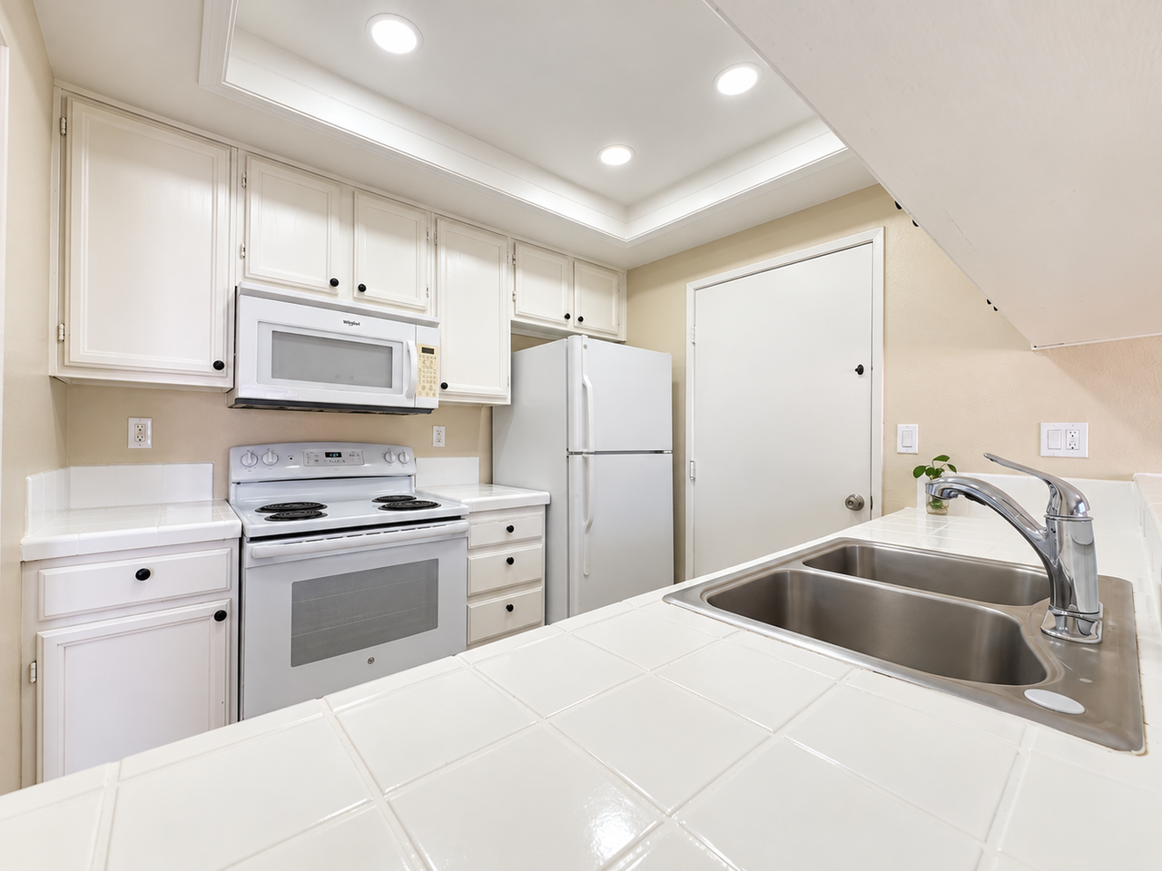 2619 Village Ct - Photo 3 of 14