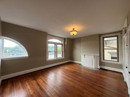 featured image of 8 E 16th St