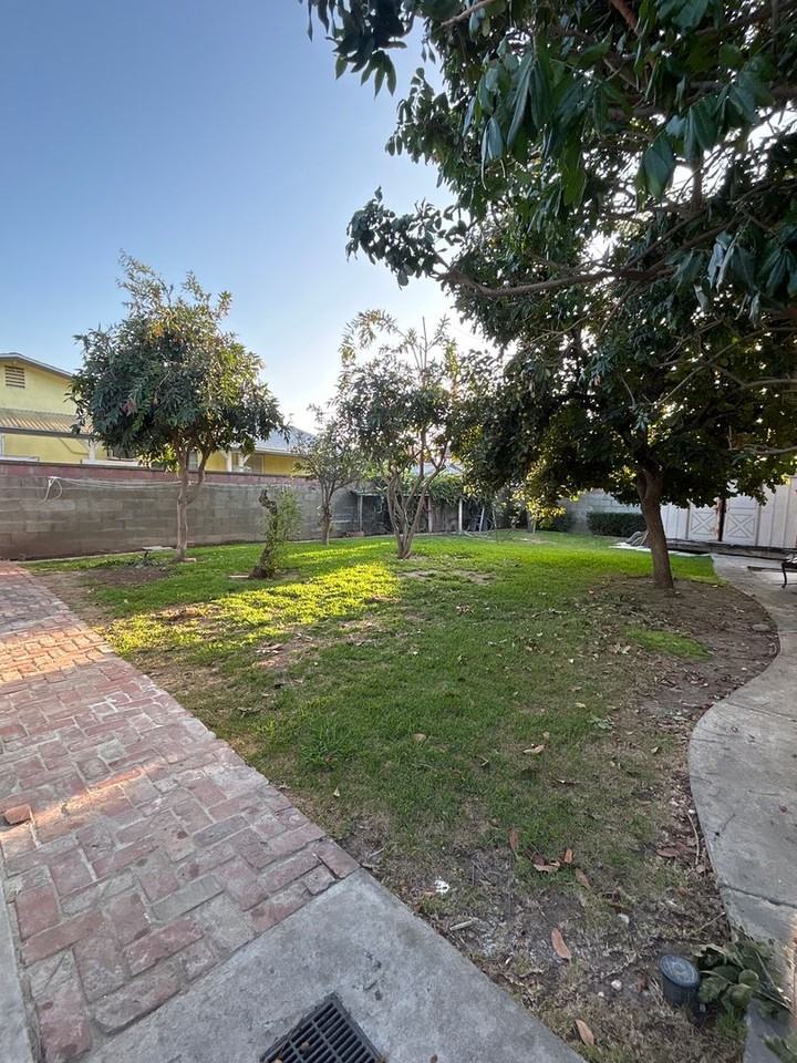 7549 3/4 Garvalia Ave