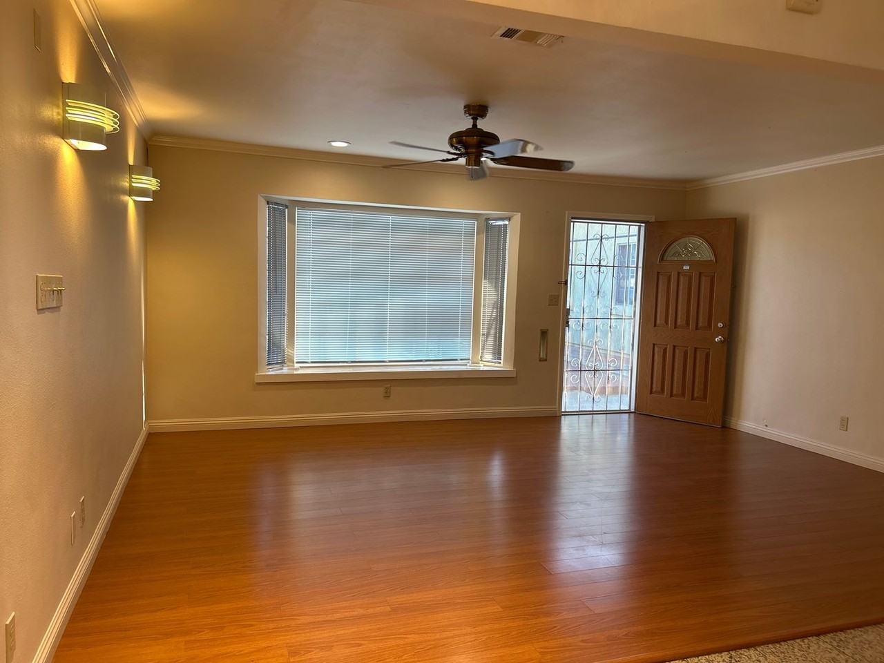 7549 3/4 Garvalia Ave - Photo 3 of 12