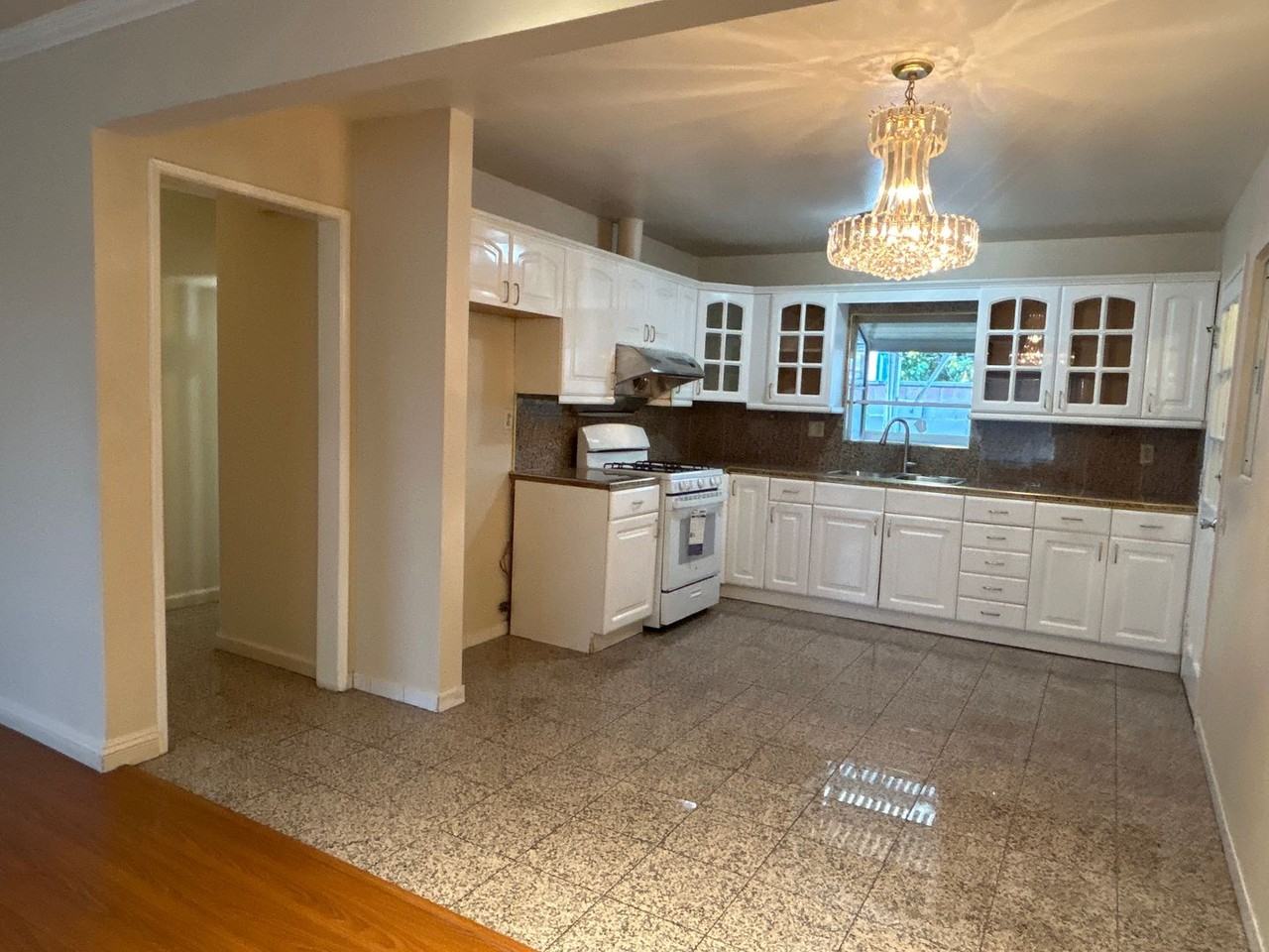 7549 3/4 Garvalia Ave - Photo 4 of 12