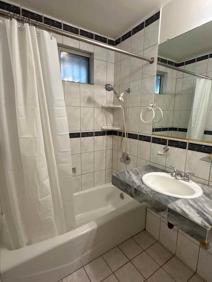 7549 3/4 Garvalia Ave - Photo 6 of 12