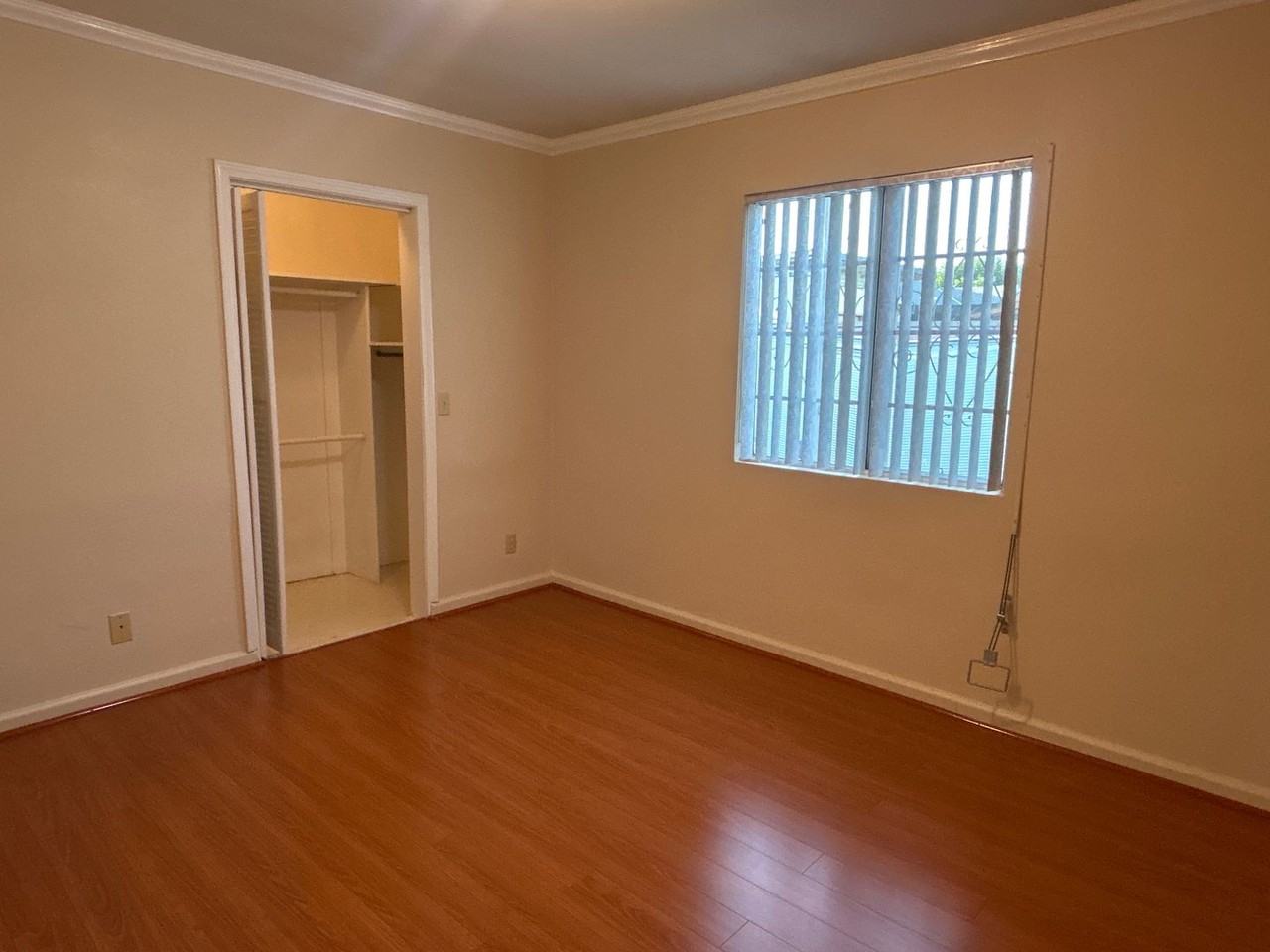 7549 3/4 Garvalia Ave - Photo 7 of 12