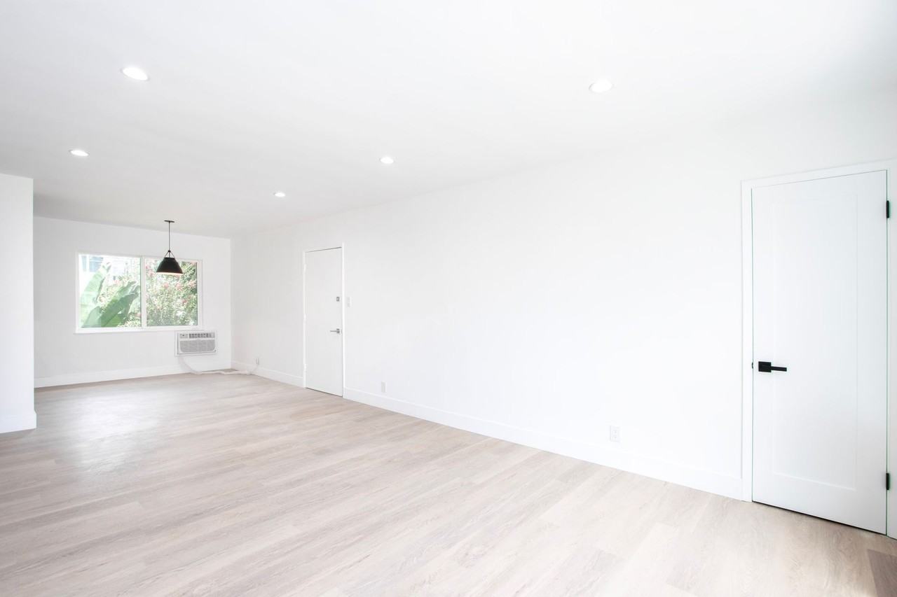1046 N. Sierra Bonita Ave - Photo 3 of 9