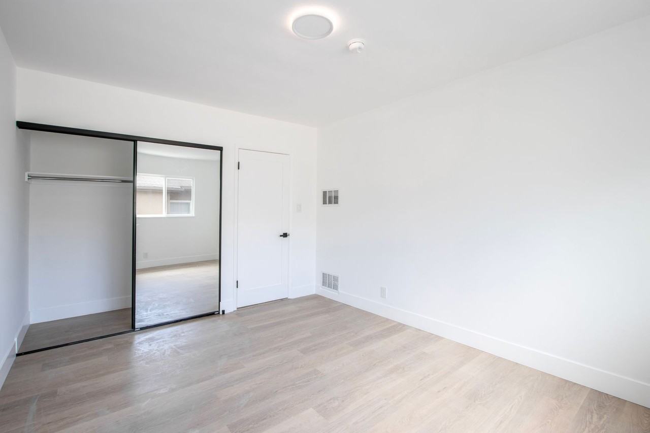 1046 N. Sierra Bonita Ave - Photo 5 of 9