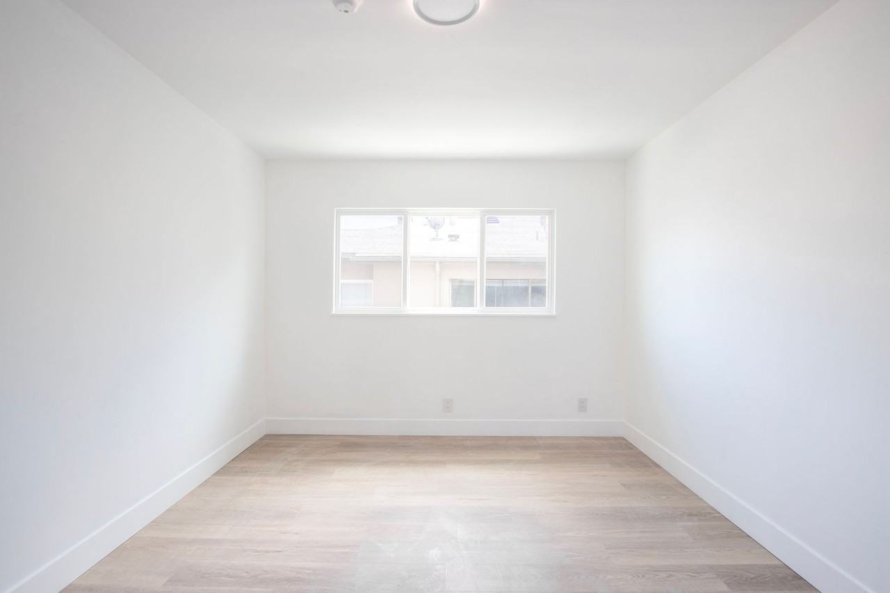 1046 N. Sierra Bonita Ave - Photo 6 of 9