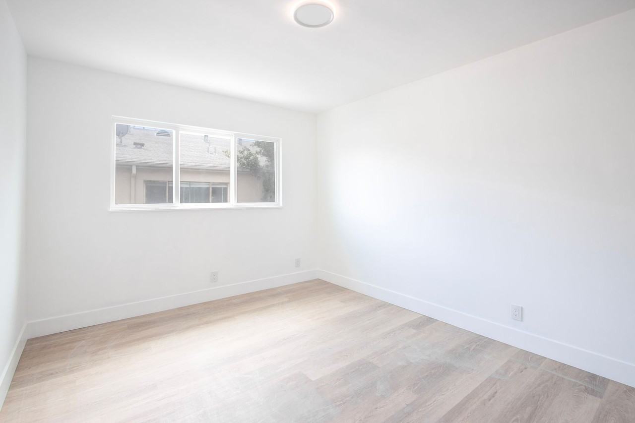 1046 N. Sierra Bonita Ave - Photo 7 of 9