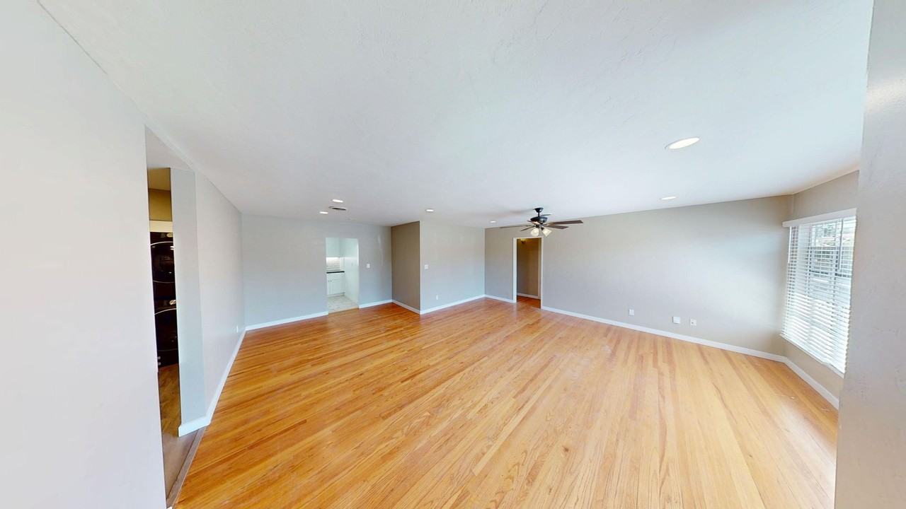 5157 Catoctin Dr - Photo 4 of 20