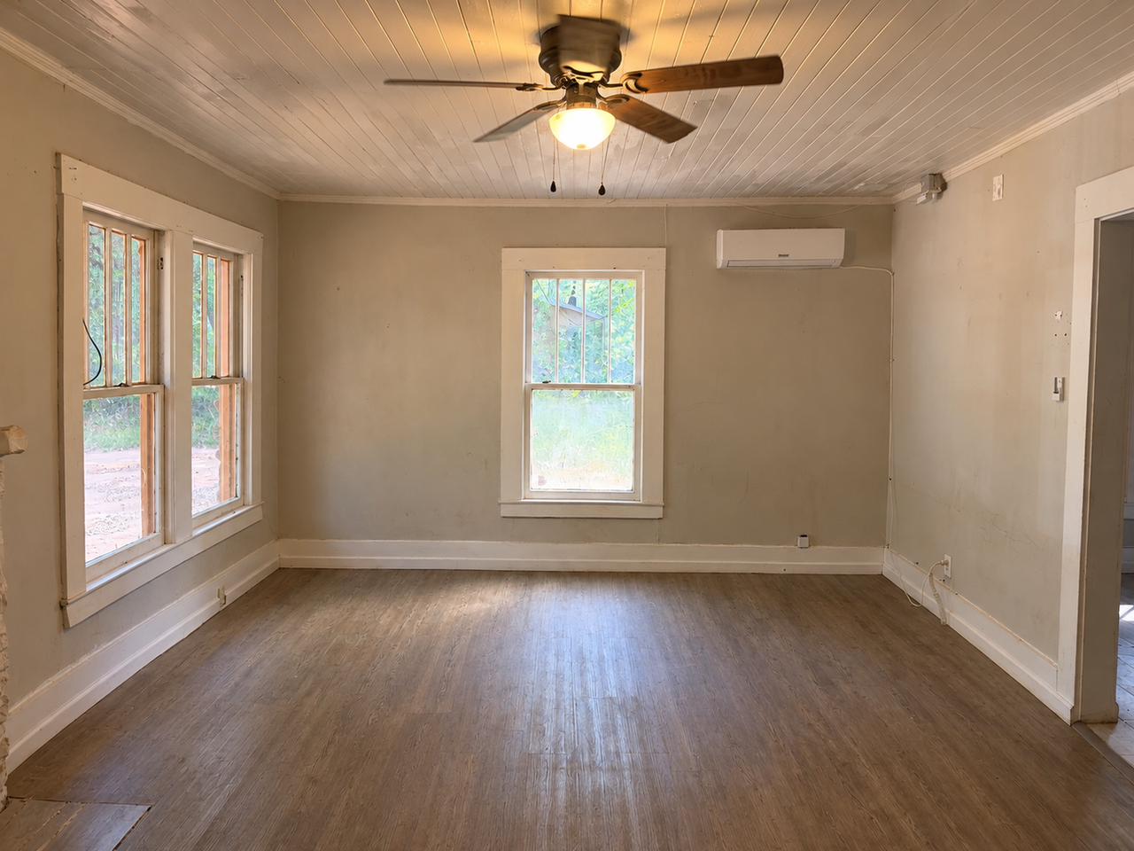 1422 Gillespie Ave - Photo 2 of 8