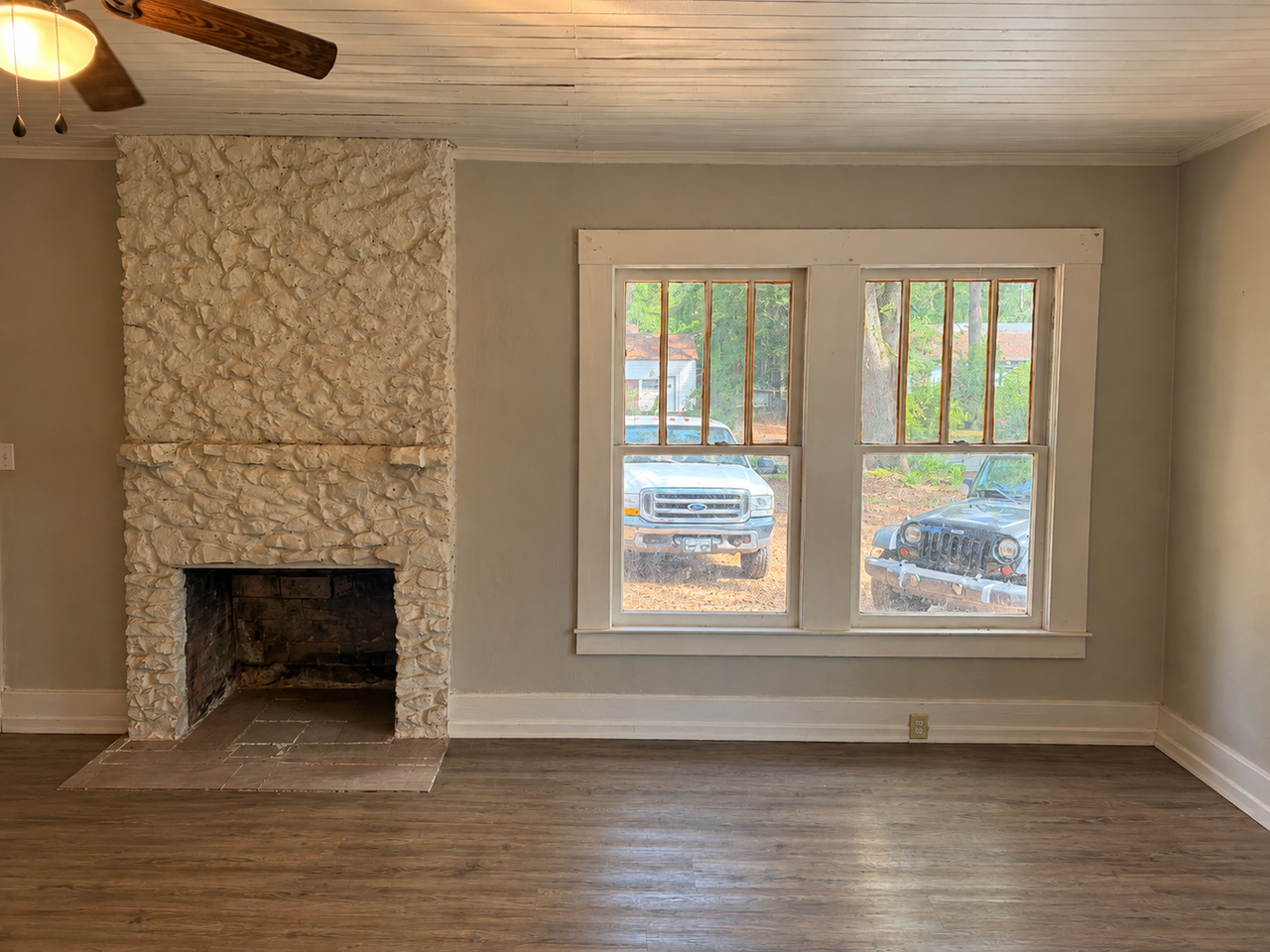1422 Gillespie Ave - Photo 3 of 8