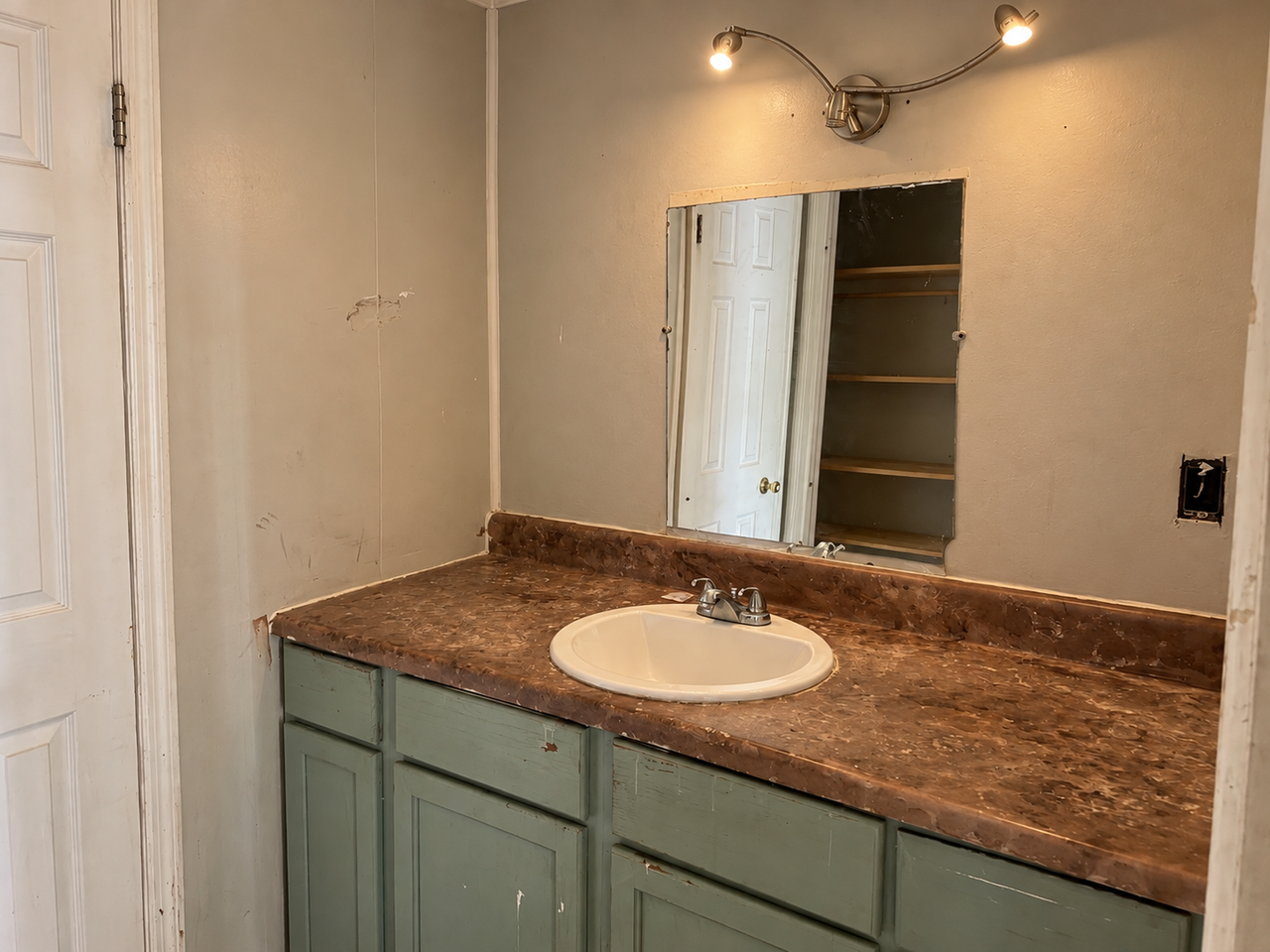 1422 Gillespie Ave - Photo 7 of 8
