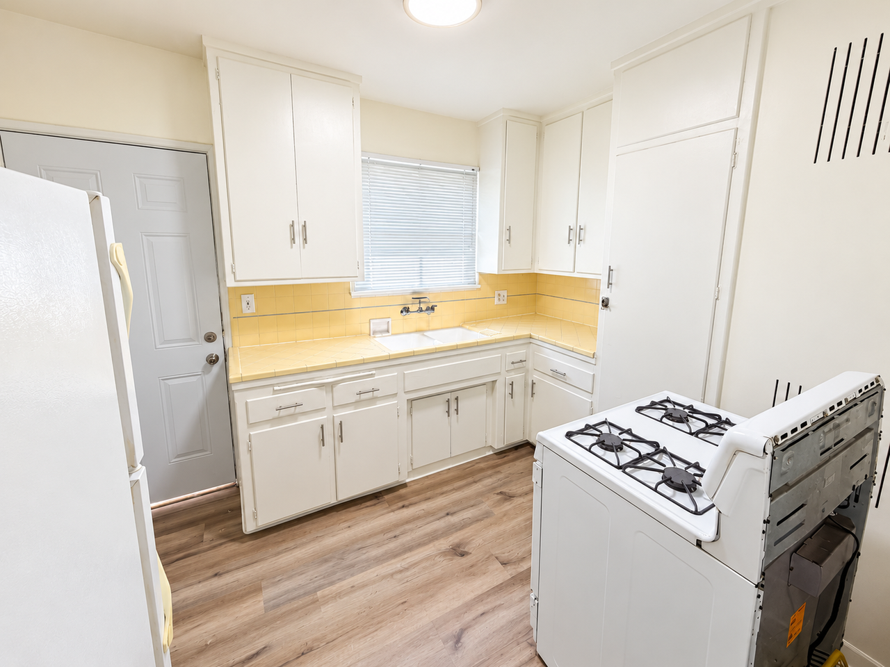 Brand Blvd - Photo 5 of 12