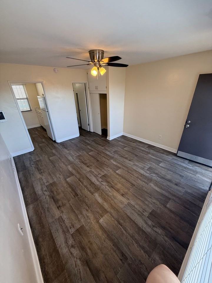301 - Photo 2 of 15