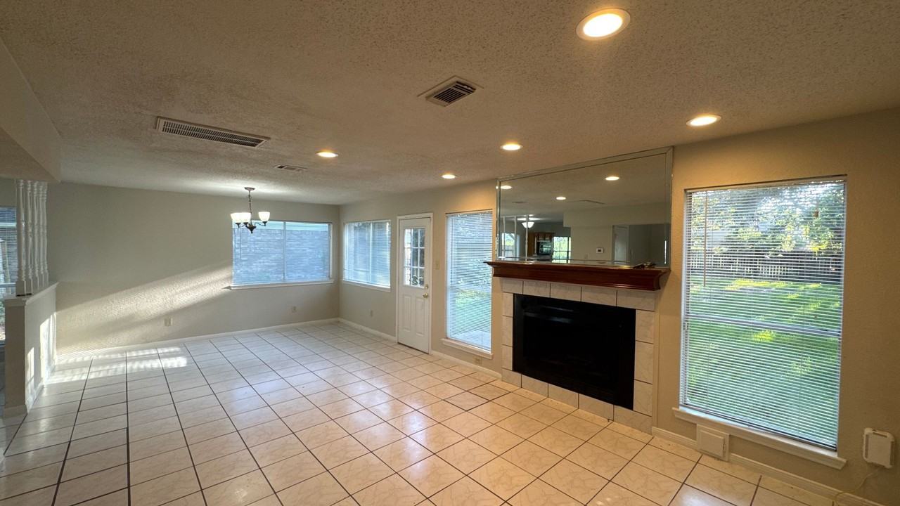2919 Great Lakes Ave - Photo 3 of 14
