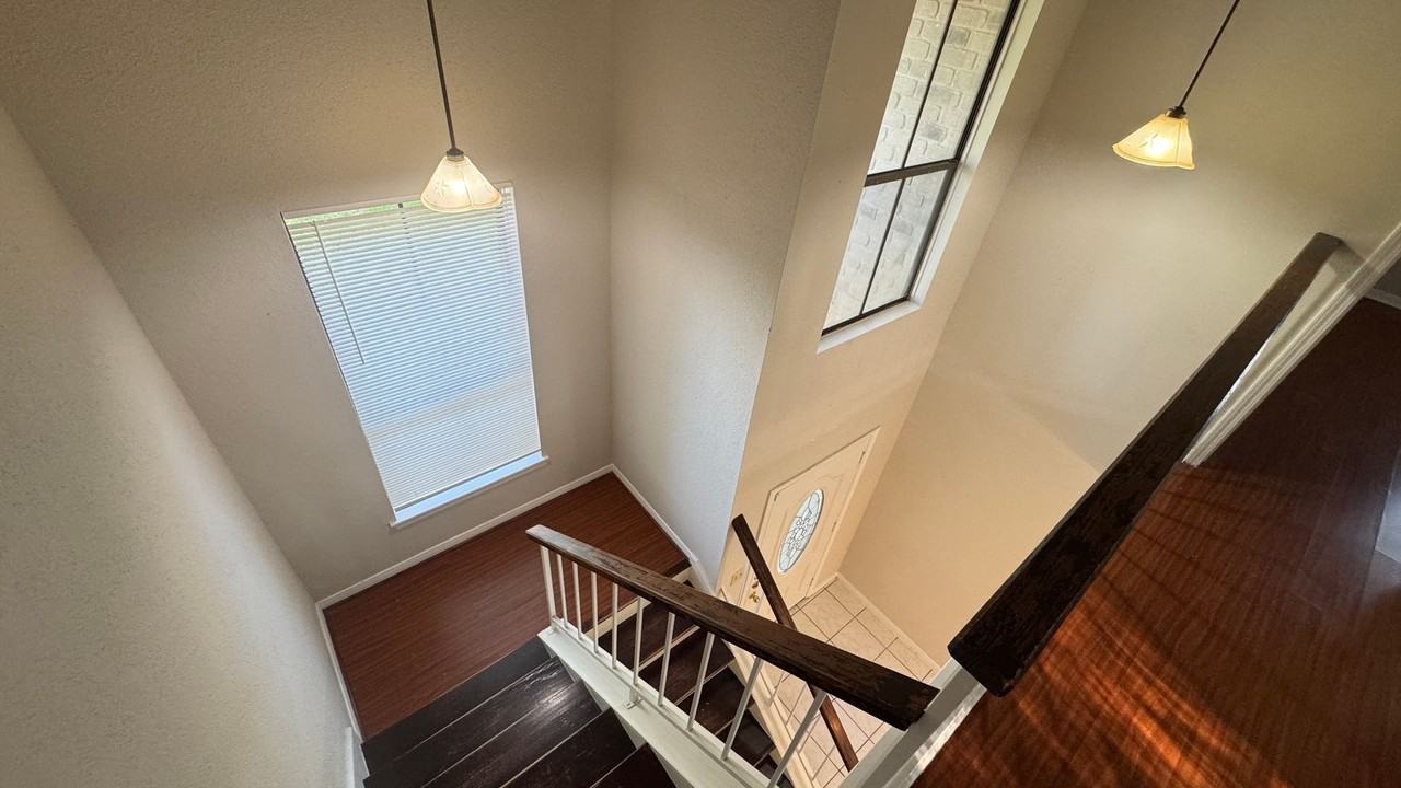 2919 Great Lakes Ave - Photo 6 of 14