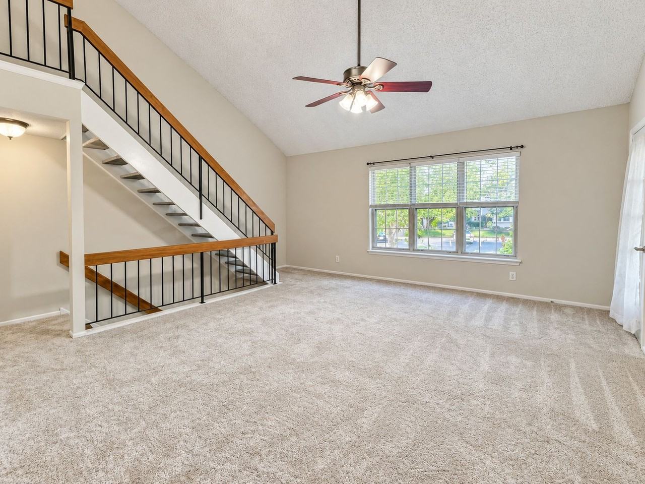 608B Sedgefield Dr - Photo 3 of 10