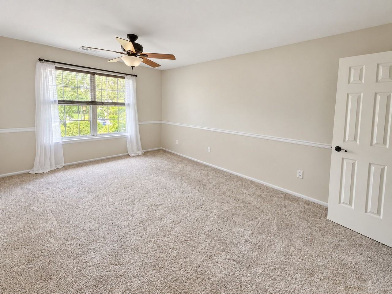 608B Sedgefield Dr - Photo 4 of 10