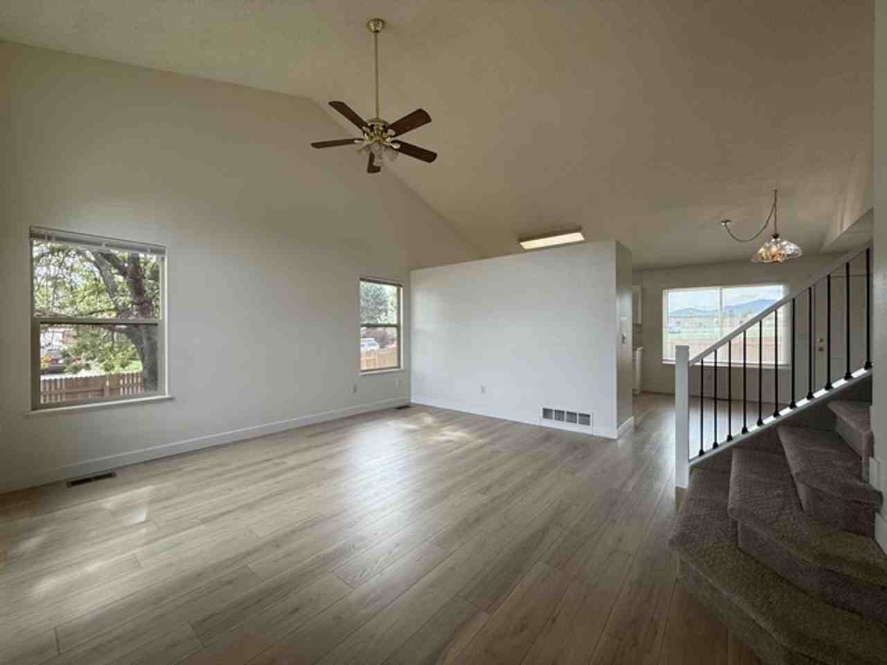 1285 Grass Valley Dr - Photo 3 of 31
