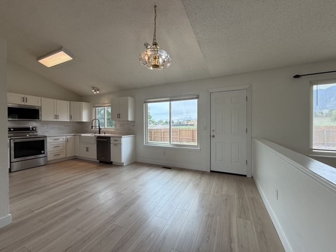 1285 Grass Valley Dr - Photo 6 of 31