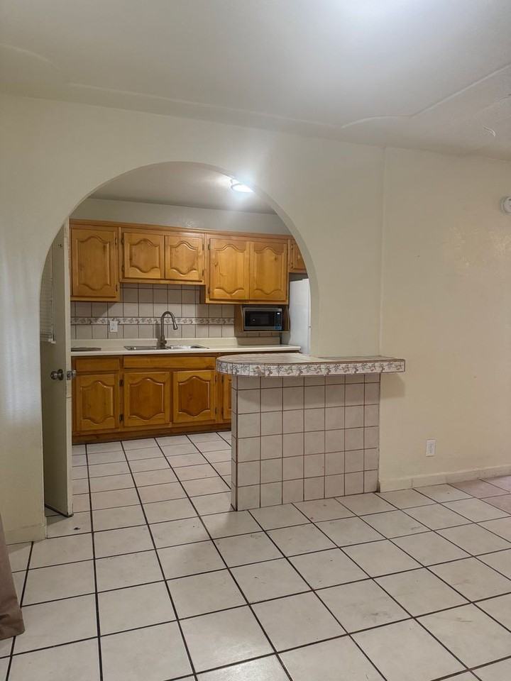 426 Southwind Dr - Photo 3 of 12