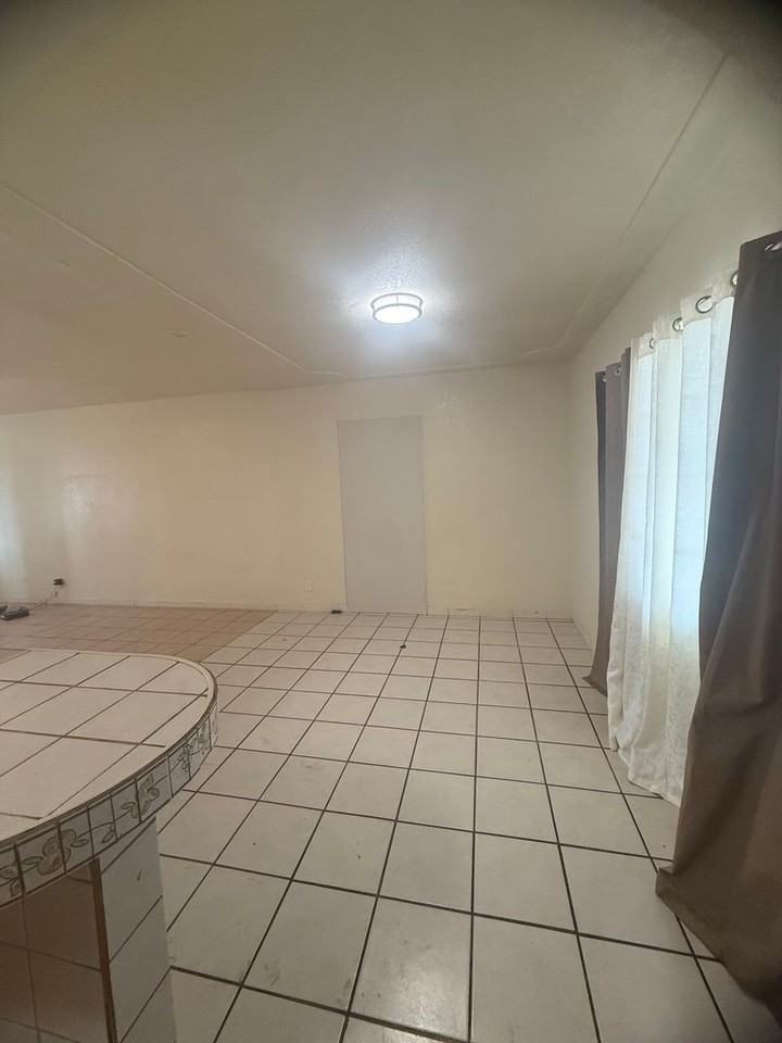 426 Southwind Dr - Photo 4 of 12