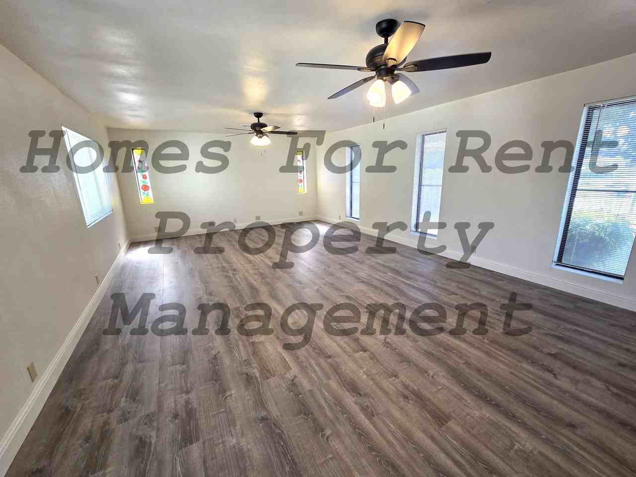 711 Sandra Ln - Photo 3 of 19