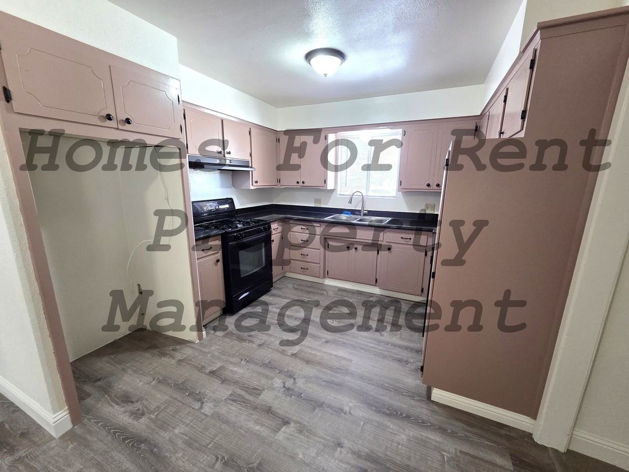 711 Sandra Ln - Photo 6 of 19