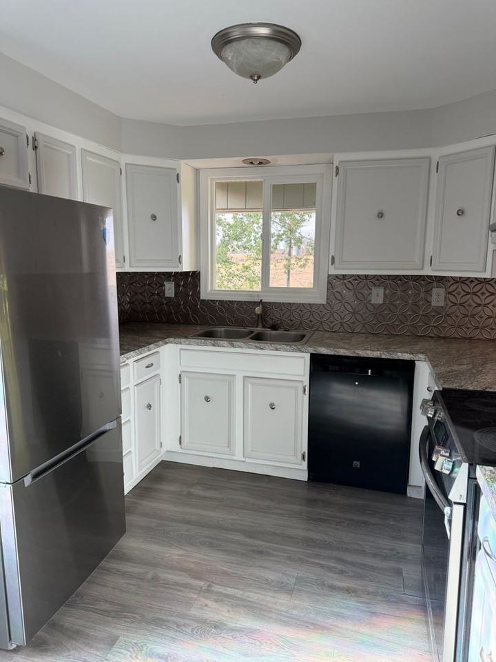 1946 N Eldorado Ave - Photo 7 of 32