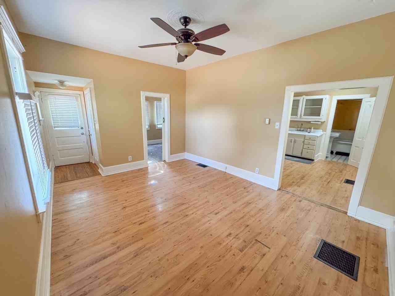 935 W Pikes Peak Ave - Photo 4 of 23
