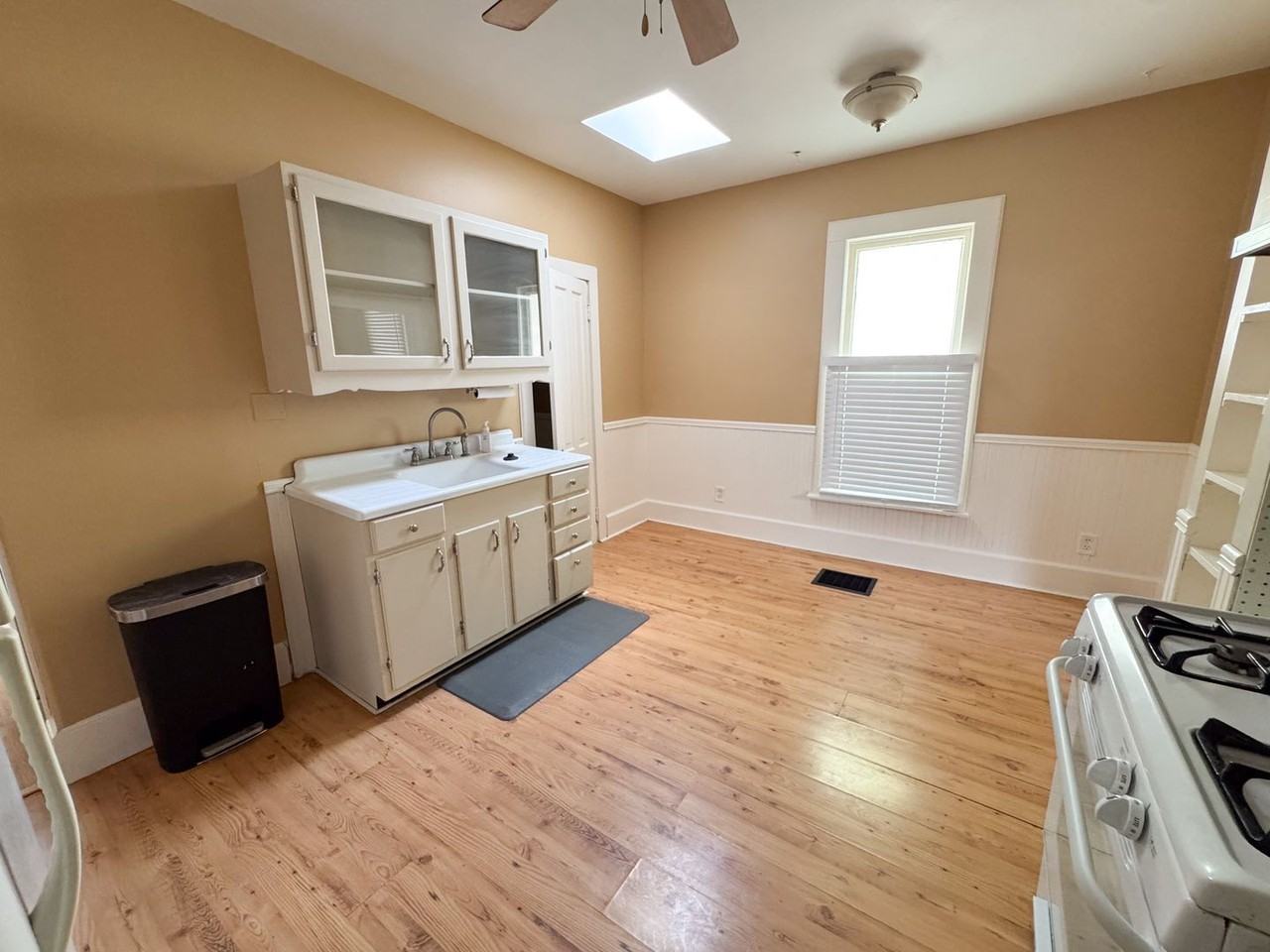 935 W Pikes Peak Ave - Photo 7 of 23