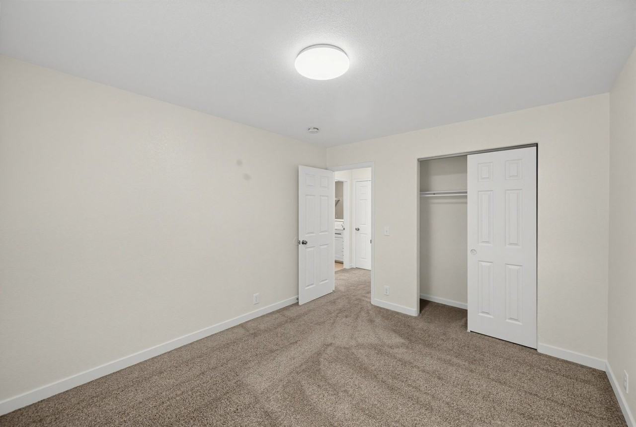 6744 Hooker St - Photo 6 of 12