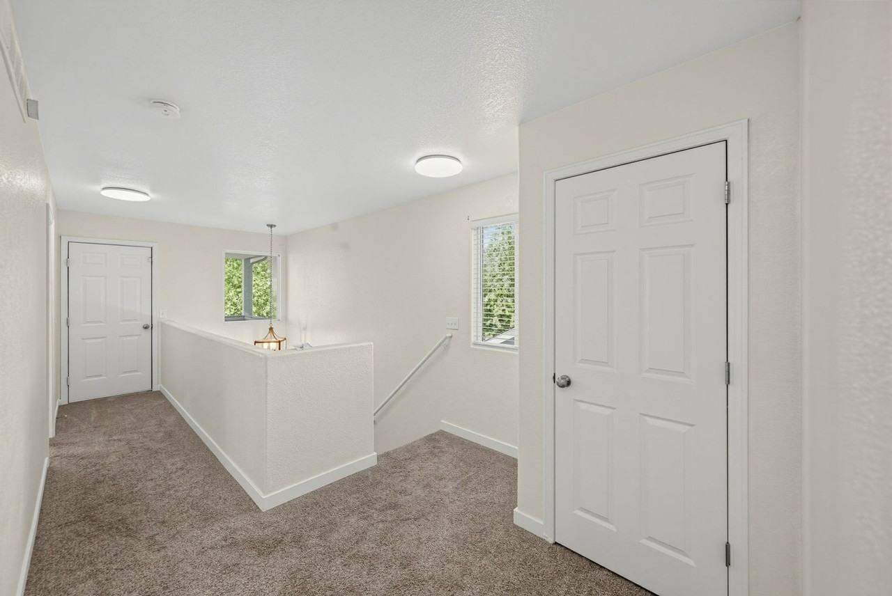 6744 Hooker St - Photo 7 of 12